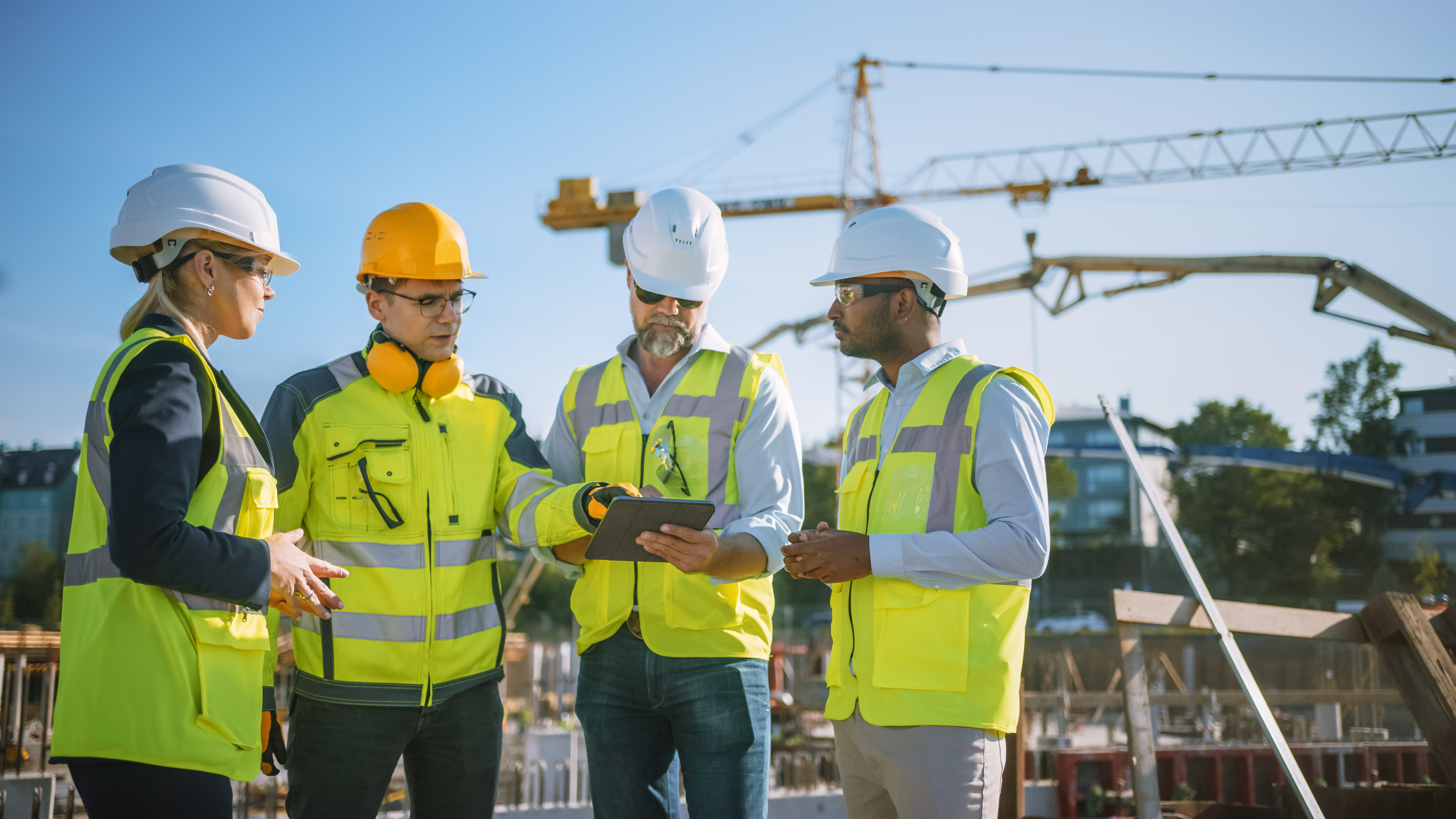 Equipo multidisciplinario de ingenieros y especialistas de CIENSO en obra minera
